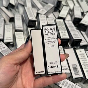 CHANEL Limited Edition Rouge Allure Velvet #00 - NEW